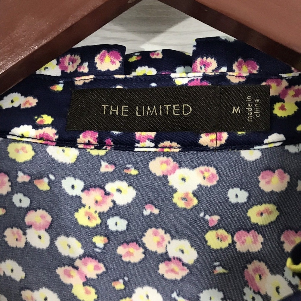 5/$20 CLEARANCE SALE! The Limited Tank - Picture 3 of 7